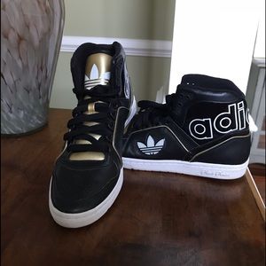 Adidas High Tops. Black and gold. 7.5 sleek series